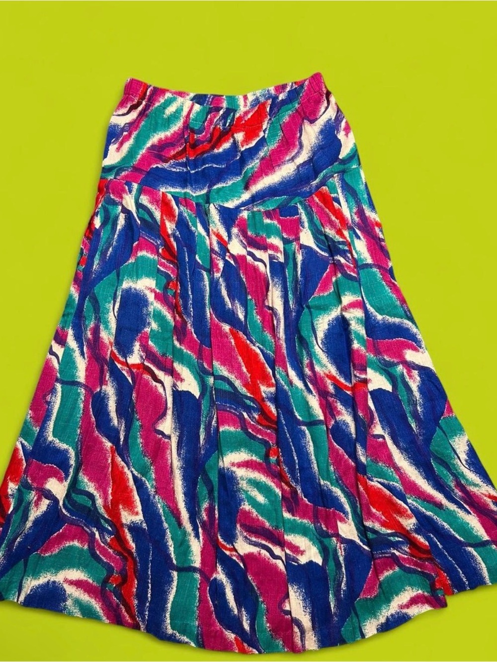 Vintage 1980’s Super funky fun abstract midi skirt. Small-medium